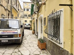 Spacious 3rd Floor Apartment for Sale in Corfu Old Town 160m² with Attic Potential (9)