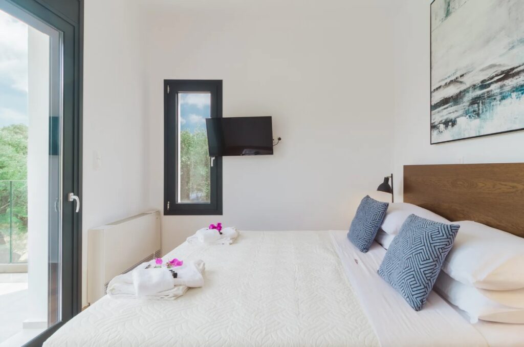 Exclusive Brand New 5 Bedroom Villa Beside Barbati (10)