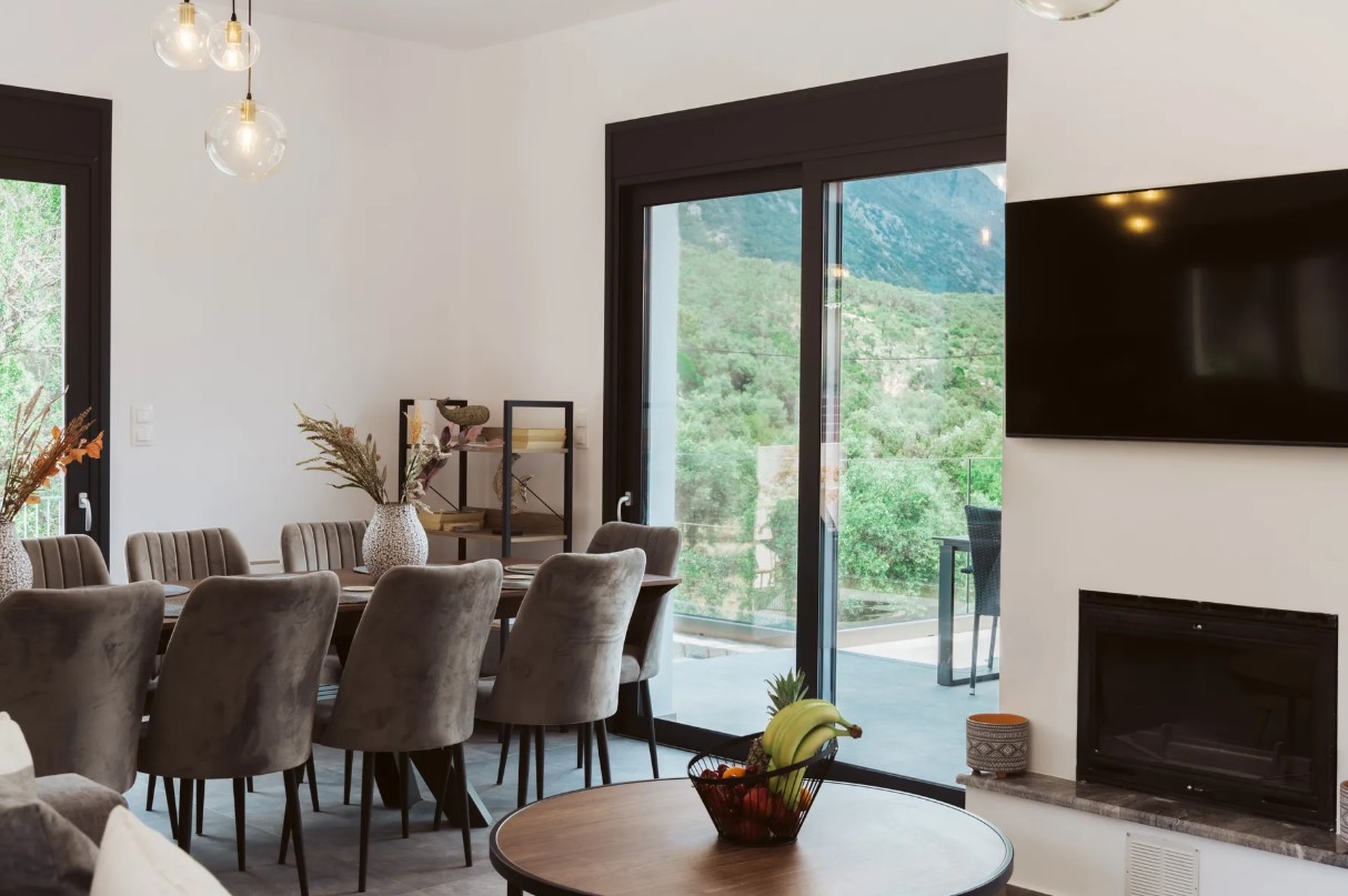 Listing photograph 13 of 22 of the house in Barbati, published by Chase Real Estate Corfu.