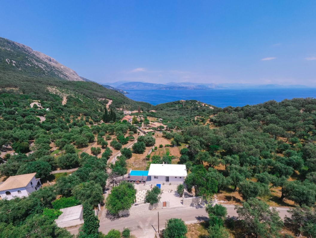 Listing photograph 4 of 22 of the house in Barbati, published by Chase Real Estate Corfu.