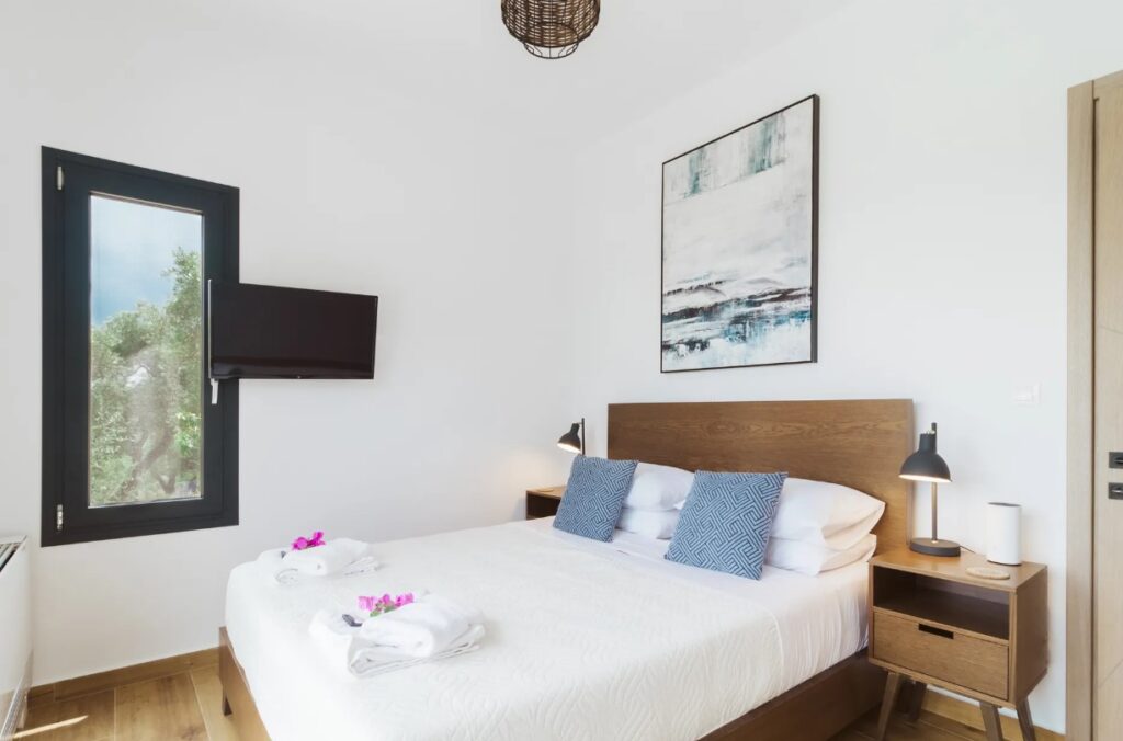Exclusive Brand New 5 Bedroom Villa Beside Barbati (7)