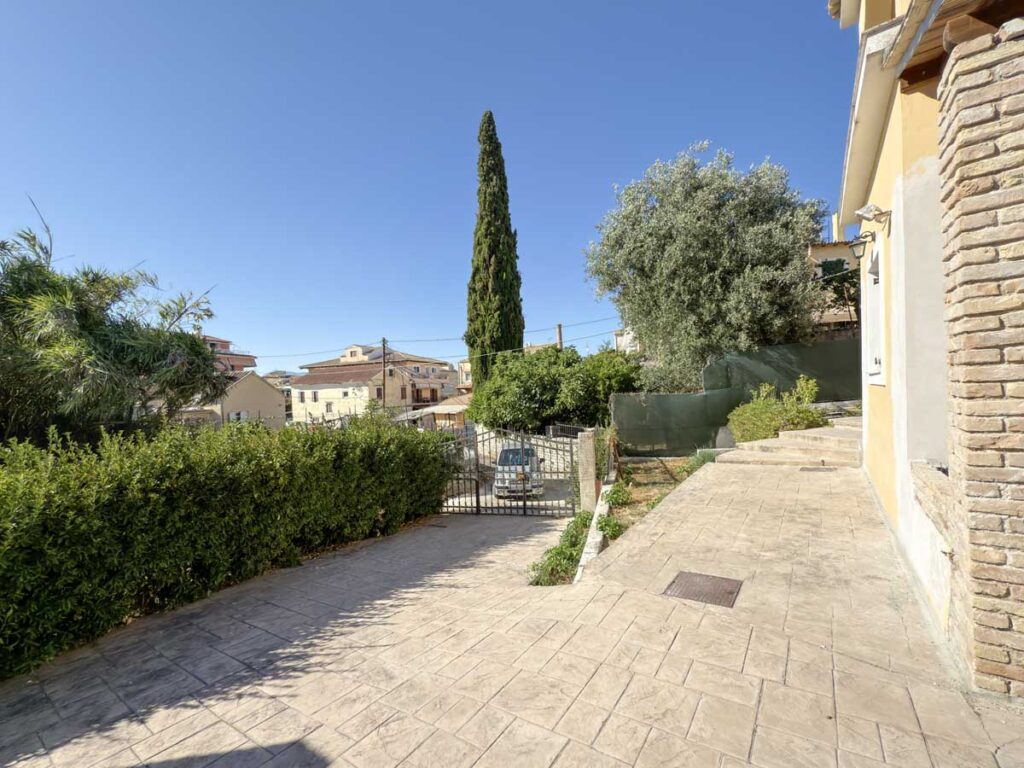 Exclusive Full Building with Development Potential for Sale in Mandouki, Corfu Town (32)