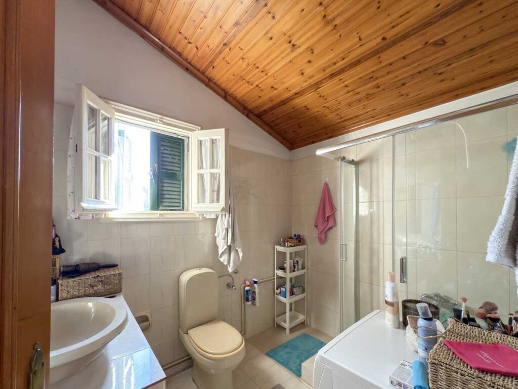 Exclusive Full Building with Development Potential for Sale in Mandouki, Corfu Town (39)