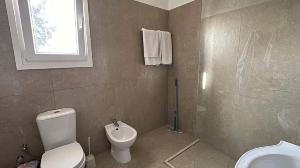 Five Bedroom Villa with Pool and Jacuzzi for Sale in Afra, Central Corfu (11)