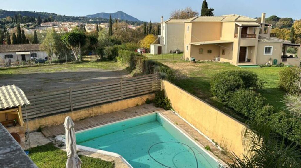 Five Bedroom Villa with Pool and Jacuzzi for Sale in Afra, Central Corfu (12)