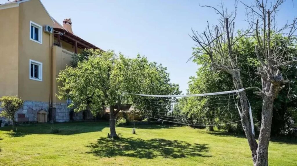 Five Bedroom Villa with Pool and Jacuzzi for Sale in Afra, Central Corfu (3) 1
