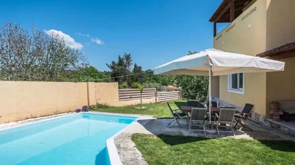 Five Bedroom Villa with Pool and Jacuzzi for Sale in Afra, Central Corfu (5) 1