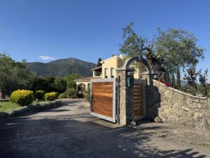 Four Bedroom Detached House with Large Garage and Landscaped Garden for Sale near Ipsos, North East Corfu (1)