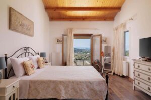Four Bedroom Luxury Villa with Annex, Pool and Sea Views for Sale in Pikoulatika, Central Corfu (21)