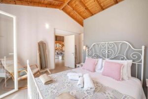 Four Bedroom Luxury Villa with Infinity Pool and Panoramic Sea Views for Sale in Kassiopi, North East Corfu (36)
