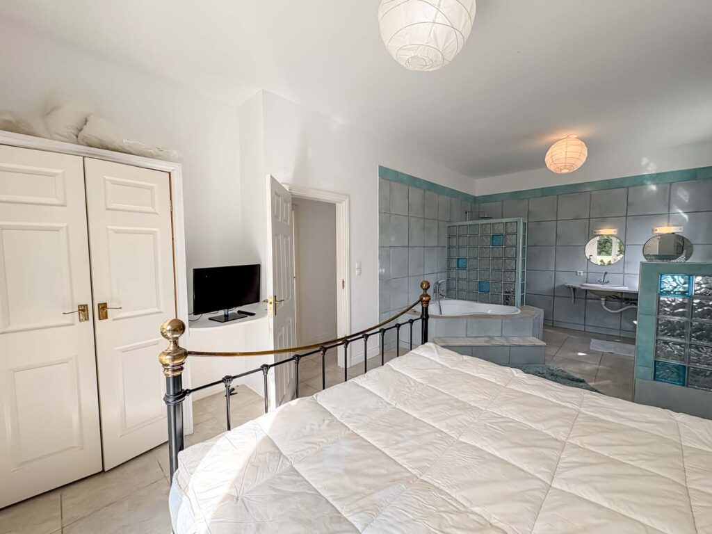 Four Bedroom Modern Villa with Infinity Pool for Sale in Messoghi, Corfu (6) 1