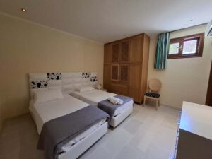 Four Bedroom Villa with Large Pool and Sea Views for Sale in Central Kassiopi, North East Corfu (22)