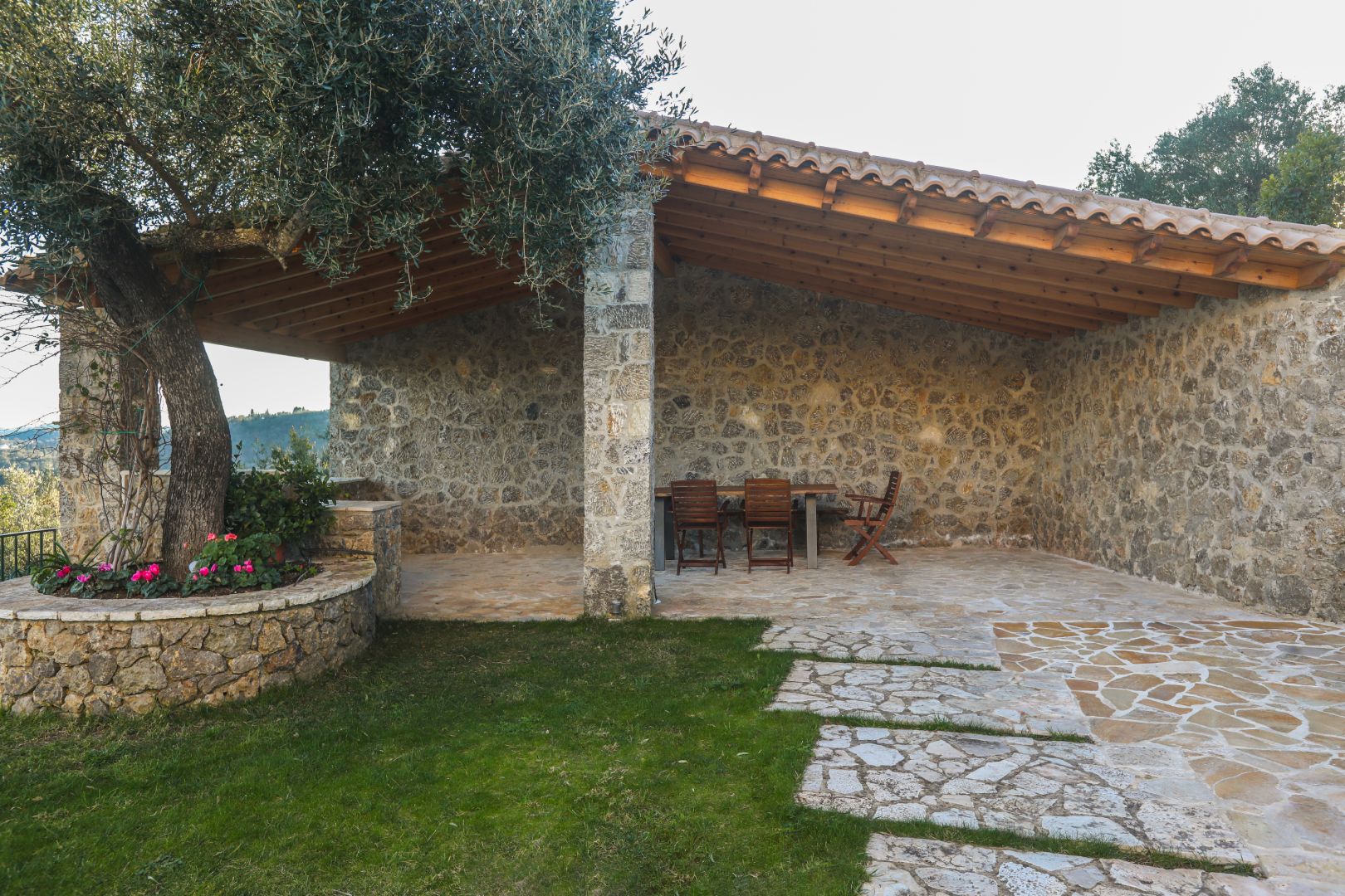 Listing photograph 7 of 39 of the house in Kato Korakiana, published by Chase Real Estate Corfu.