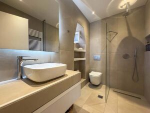 Three Bedroom Renovated Apartment with Sea View for Sale in Corfu Old Town (21)