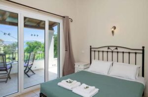Three Bedroom Villa with Pool for Sale in Central Kassiopi, North East Corfu Exclusive with Chase Real Estate (10)