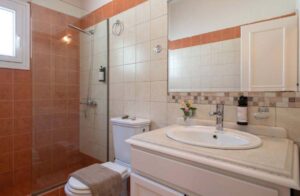 Three Bedroom Villa with Pool for Sale in Central Kassiopi, North East Corfu Exclusive with Chase Real Estate (13)