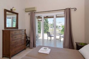 Three Bedroom Villa with Pool for Sale in Central Kassiopi, North East Corfu Exclusive with Chase Real Estate (14)