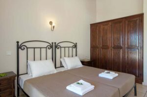 Three Bedroom Villa with Pool for Sale in Central Kassiopi, North East Corfu Exclusive with Chase Real Estate (16)