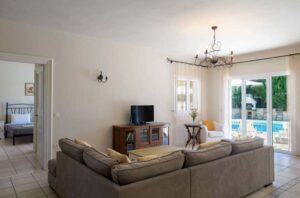Three Bedroom Villa with Pool for Sale in Central Kassiopi, North East Corfu Exclusive with Chase Real Estate (18)