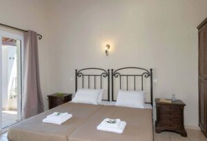 Three Bedroom Villa with Pool for Sale in Central Kassiopi, North East Corfu Exclusive with Chase Real Estate (19)