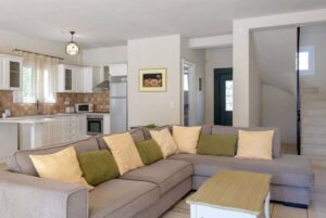 Three Bedroom Villa with Pool for Sale in Central Kassiopi, North East Corfu Exclusive with Chase Real Estate (26)