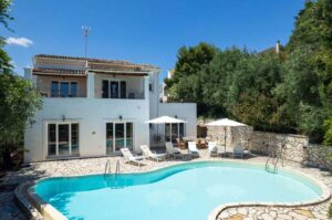 Three Bedroom Villa with Pool for Sale in Central Kassiopi, North East Corfu Exclusive with Chase Real Estate (41)
