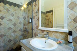 Three Bedroom Villa with Pool for Sale in Central Kassiopi, North East Corfu Exclusive with Chase Real Estate (6)