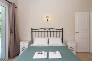 Three Bedroom Villa with Pool for Sale in Central Kassiopi, North East Corfu Exclusive with Chase Real Estate (8)