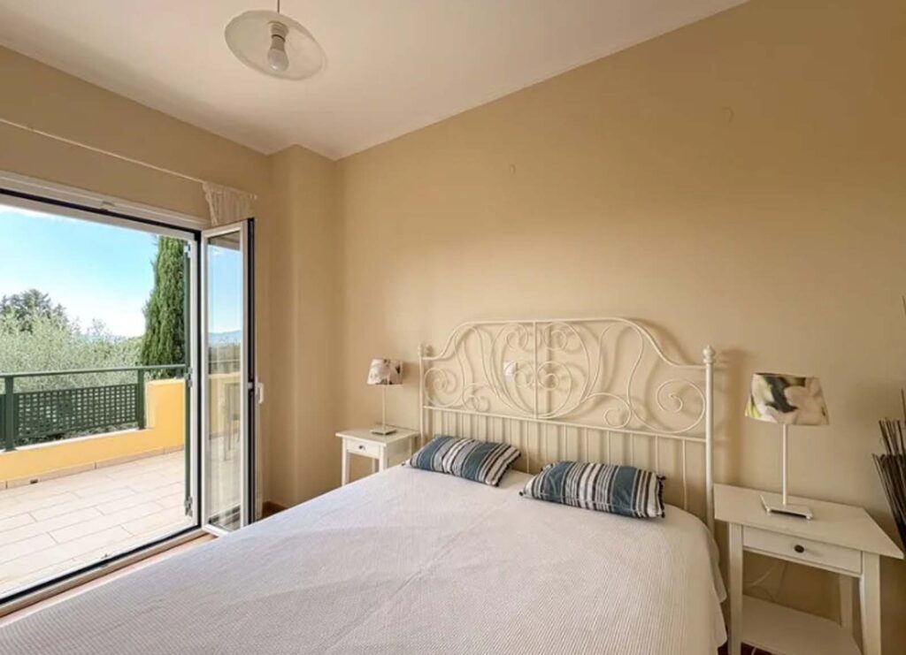 Three Bedroom Villa with Pool for Sale in Korakiana, North Corfu (13)