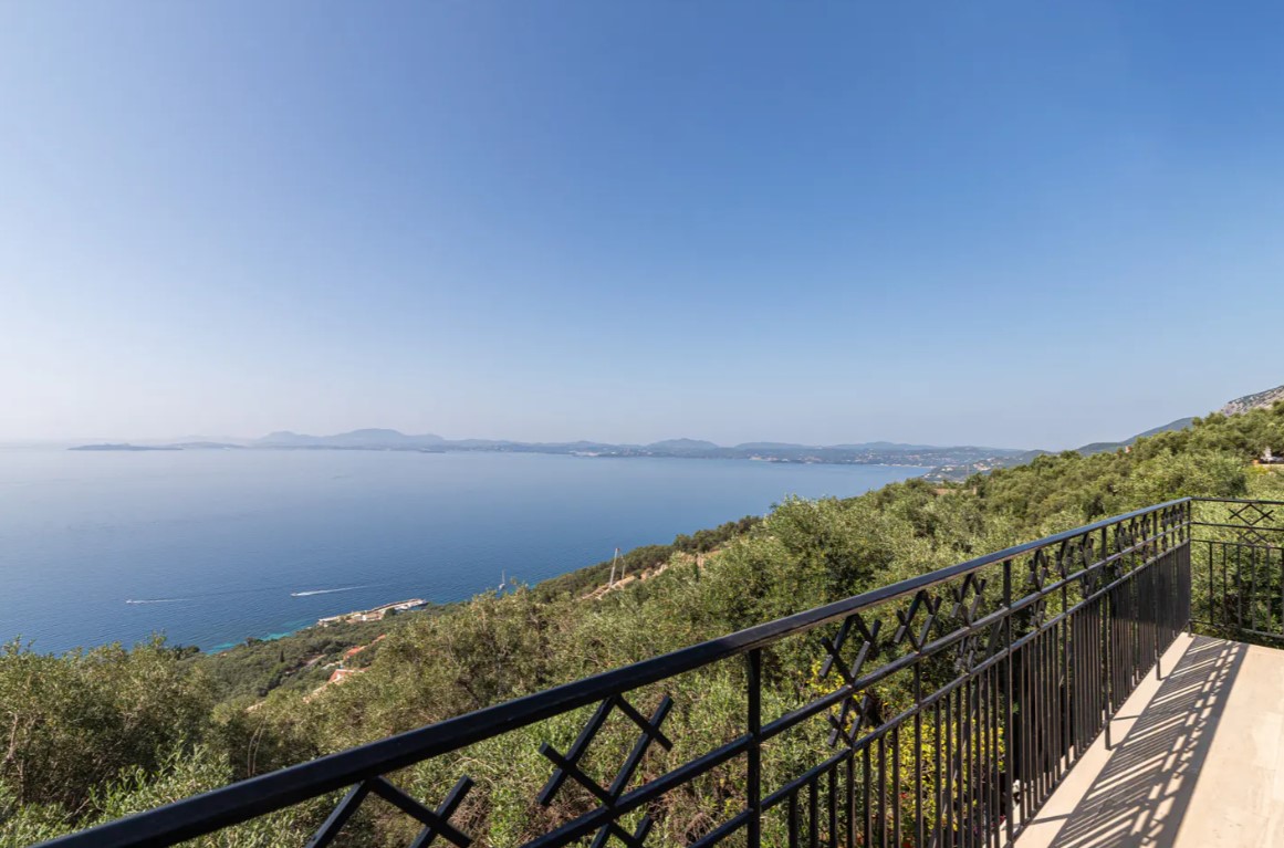 Listing photograph 6 of 19 of the house in Nissaki, published by Chase Real Estate Corfu.