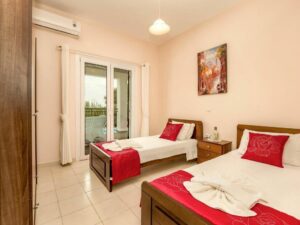 4 Bedroom House on 5,172 m² Plot with Expansion Potential in Ag. Ilias (1)