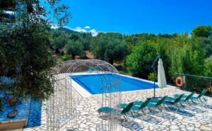 4 Bedroom House on 5,172 m² Plot with Expansion Potential in Ag. Ilias (28)