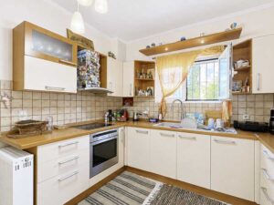 6 Bedroom Family Home with Separate Guest Accommodation in Alykes Potamou (17)