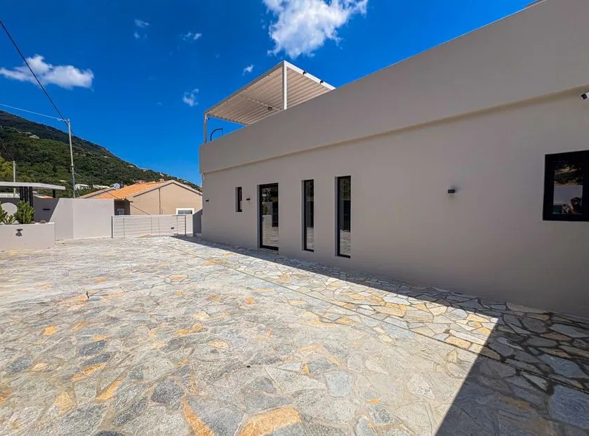 Listing photograph 3 of 23 of the house in Barbati, published by Chase Real Estate Corfu.