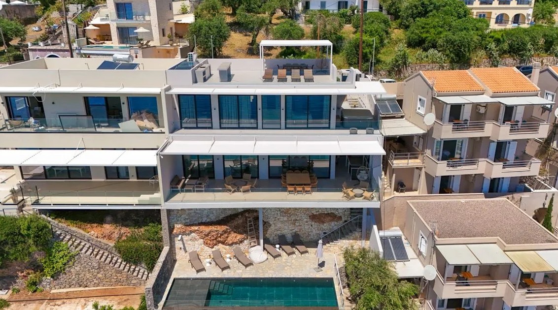 Listing photograph 2 of 23 of the house in Barbati, published by Chase Real Estate Corfu.