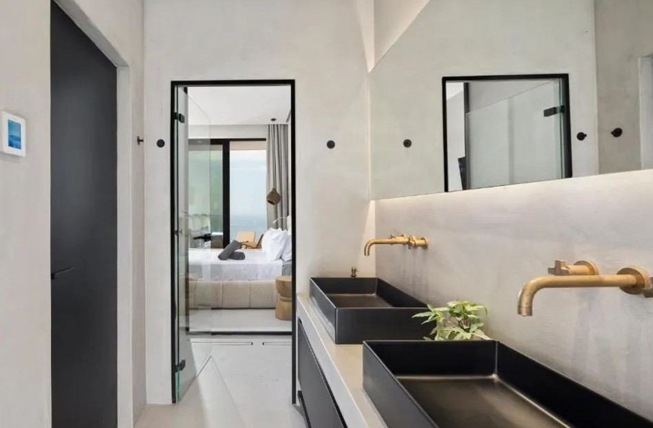 Listing photograph 16 of 23 of the house in Barbati, published by Chase Real Estate Corfu.