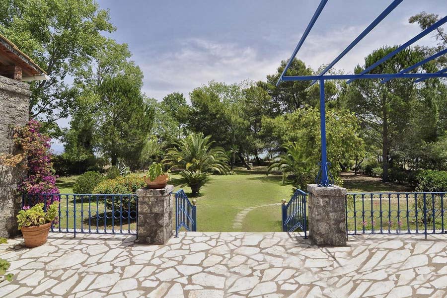 Listing photograph 12 of 58 of the house in Lefkimmi, published by Chase Real Estate Corfu.