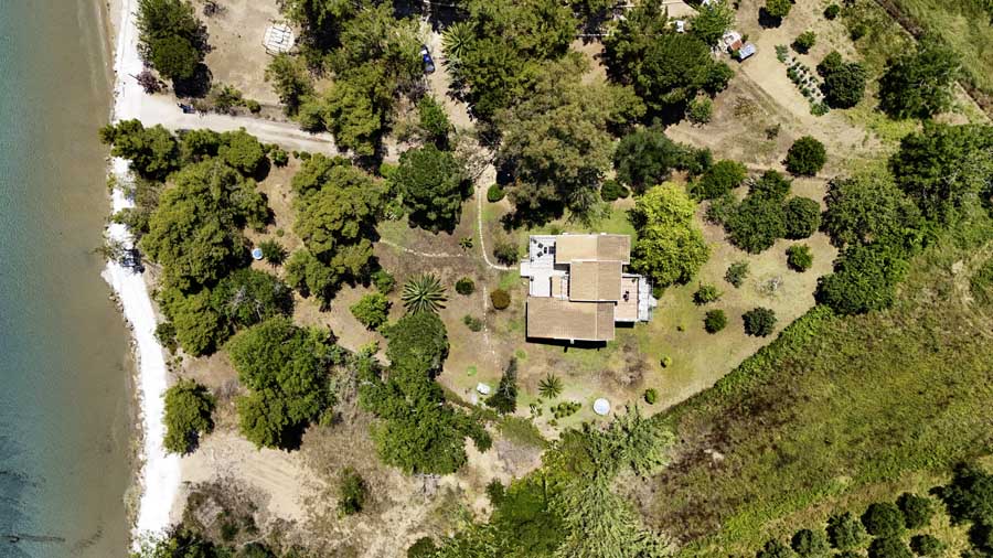 Listing photograph 4 of 58 of the house in Lefkimmi, published by Chase Real Estate Corfu.