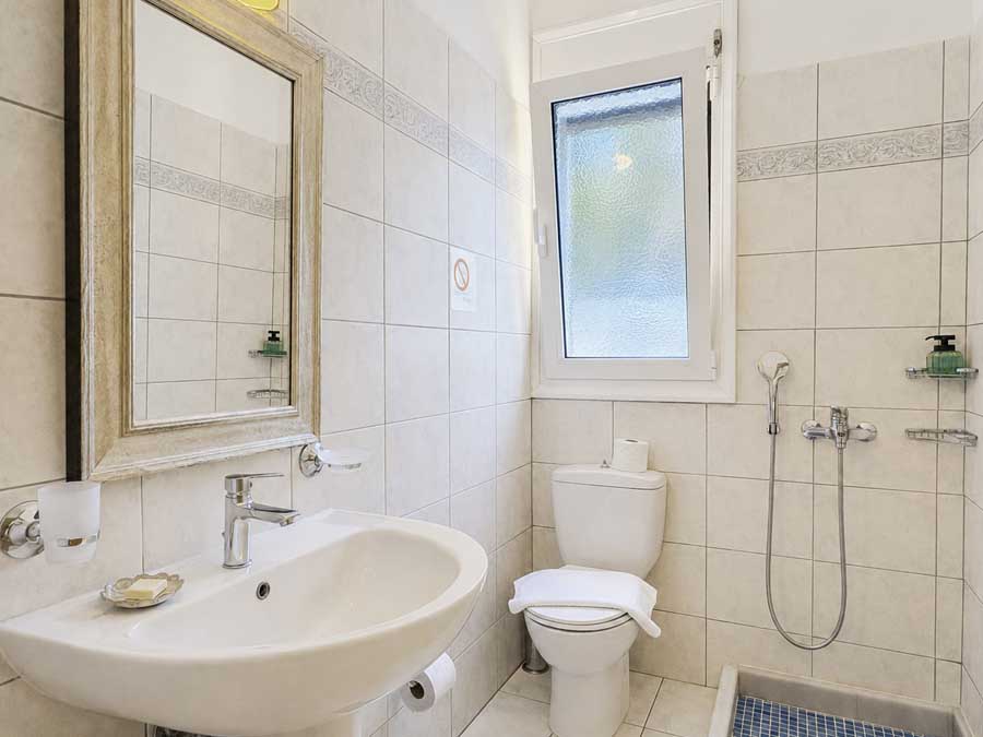 Listing photograph 48 of 58 of the house in Lefkimmi, published by Chase Real Estate Corfu.