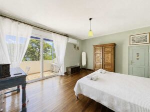 Private 4 Bedroom Villa on a 3,876 m² Estate in Peaceful Lefkimmi (3)