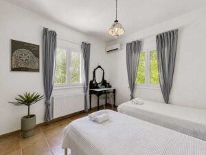 Private 4 Bedroom Villa on a 3,876 m² Estate in Peaceful Lefkimmi (36)