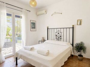 Private 4 Bedroom Villa on a 3,876 m² Estate in Peaceful Lefkimmi (43)