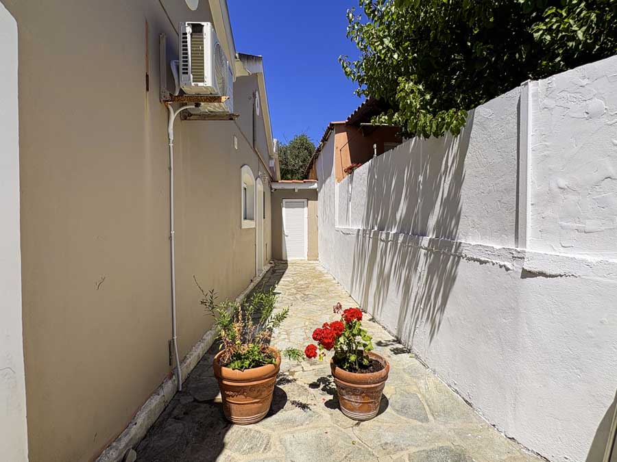 Listing photograph 22 of 47 of the house in Vatos, published by Chase Real Estate Corfu.