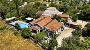 Renovated 3 Bedroom Villa with 50 m² Pool in Vatos, Corfu (13)