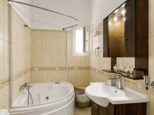 Renovated 3 Bedroom Villa with 50 m² Pool in Vatos, Corfu (21)