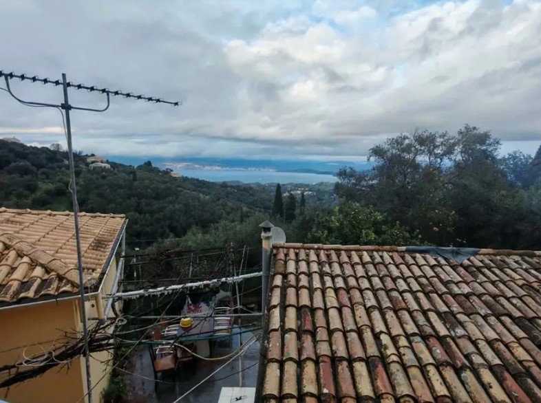 Listing photograph 2 of 15 of the house in Kassiopi, published by Chase Real Estate Corfu.