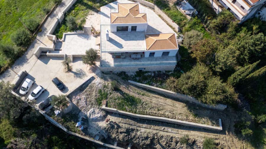 Listing photograph 2 of 32 of the house in Ipsos, published by Chase Real Estate Corfu.