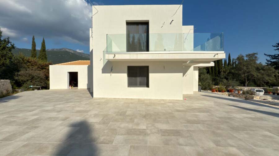 Listing photograph 13 of 32 of the house in Ipsos, published by Chase Real Estate Corfu.