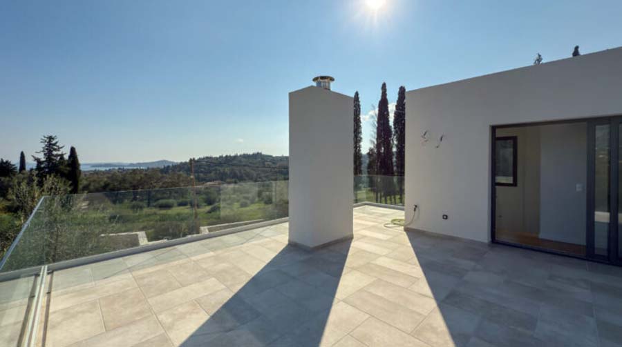 Listing photograph 14 of 32 of the house in Ipsos, published by Chase Real Estate Corfu.