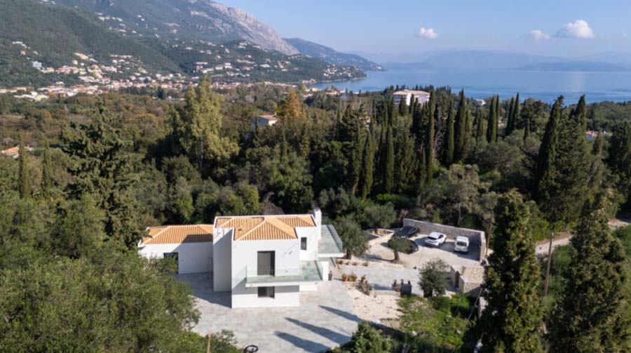 Listing photograph 8 of 32 of the house in Ipsos, published by Chase Real Estate Corfu.